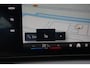 BMW 1-Serie 120 M Sport Design | 156 PK | Adaptieve Cruise Control | Automaat | Camera | BMW 120 M Sport Design 156 PK met 1.5 driecilinder benzinemotor en 48V Mild Hybrid-technologie, gekoppeld aan een 7-traps Steptronic automaat met dubbele koppeling. Sportief uitgevoerd met M