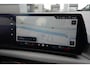 BMW 1-Serie 120 M Sport Design | 156 PK | Adaptieve Cruise Control | Automaat | Camera | BMW 120 M Sport Design 156 PK met 1.5 driecilinder benzinemotor en 48V Mild Hybrid-technologie, gekoppeld aan een 7-traps Steptronic automaat met dubbele koppeling. Sportief uitgevoerd met M