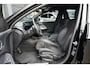 BMW 1-Serie 120 M Sport Design | 156 PK | Adaptieve Cruise Control | Automaat | Camera | BMW 120 M Sport Design 156 PK met 1.5 driecilinder benzinemotor en 48V Mild Hybrid-technologie, gekoppeld aan een 7-traps Steptronic automaat met dubbele koppeling. Sportief uitgevoerd met M