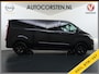 Ford Transit Custom 320 2.0TDCI 170PK Automaat L2H1 Dubbele Cabine 2X Schuifdeur Adap.Cruise 5-Persoons Leder+Verwarmd Trekhaak Navi Camera Pdc Apple Carplay/Android Auto Limited DC Euro 6 Lmv 18" Sidebars Betonplex Vloer Wandbetimmering Lane Assist 3.200KG Trekgewicht