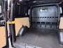 Ford Transit Custom 320 2.0TDCI 170PK Automaat L2H1 Dubbele Cabine 2X Schuifdeur Adap.Cruise 5-Persoons Leder+Verwarmd Trekhaak Navi Camera Pdc Apple Carplay/Android Auto Limited DC Euro 6 Lmv 18" Sidebars Betonplex Vloer Wandbetimmering Lane Assist 3.200KG Trekgewicht