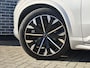 Volvo XC90 2.0 T8 Plug-in Hybrid AWD Ultra Dark | SOH:100% | Trekhaak | Luchtvering | Bowers Wilkins Audio | Panoramadak | Head-up Display | 360 Graden Camera | Nappaleder | Stoelventilatie | Stoelmassage | Stoelverwarming voor en achter | Keyless Entry | Elektrische Achterklep | Cruise Control Adaptief | BLIS | Google Navigatie | Apple Carplay | Android Auto
