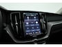 Volvo XC60 2.0 T8 Plug-in hybrid AWD Ultimate Dark | Pano | Trekhaak | HUD | Pilot Assist | Bliss | Leder | H&K | 360cam | Stoel- Stuurverw.