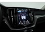 Volvo XC60 2.0 T8 Plug-in hybrid AWD Ultimate Dark | Pano | Trekhaak | HUD | Pilot Assist | Bliss | Leder | H&K | 360cam | Stoel- Stuurverw.