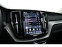 Volvo XC60 2.0 T8 Plug-in hybrid AWD Ultimate Dark | Pano | Trekhaak | HUD | Pilot Assist | Bliss | Leder | H&K | 360cam | Stoel- Stuurverw.