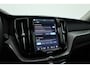 Volvo XC60 2.0 T8 Plug-in hybrid AWD Ultimate Dark | Pano | Trekhaak | HUD | Pilot Assist | Bliss | Leder | H&K | 360cam | Stoel- Stuurverw.