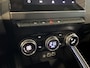 Renault Clio 145PK E-Tech Full Hybrid Techno Automaat | Digital Cockpit | 9,3" Navi | Climate Control | Apple CarPlay/Android Auto | Camera | Cruise Control | Armsteun | Lichtmetalen Velgen Hoogglans Zwart |