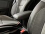 Renault Clio 145PK E-Tech Full Hybrid Techno Automaat | Digital Cockpit | 9,3" Navi | Climate Control | Apple CarPlay/Android Auto | Camera | Cruise Control | Armsteun | Lichtmetalen Velgen Hoogglans Zwart |