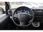 Toyota ProAce Electric LONG EXTRA RANGE DYNAMIC 75KWH 8-PERSOONS ROLSTOELAUTO VERLAAGD-INBOUW-OPRIJPLAAT 2x SCHUIFDEUR