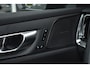 Volvo V60 T6 Plug-in hybrid AWD Plus Dark | Trekhaak | Verwarmbare voorstoelen achterbank en stuurwiel | 360 graden camera | Premium audio by Harman Kardon | Apple carplay/Android auto