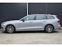 Volvo V60 T6 Plug-in hybrid AWD Plus Dark | Trekhaak | Verwarmbare voorstoelen achterbank en stuurwiel | 360 graden camera | Premium audio by Harman Kardon | Apple carplay/Android auto