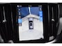 Volvo V60 T6 Plug-in hybrid AWD Plus Dark | Trekhaak | Verwarmbare voorstoelen achterbank en stuurwiel | 360 graden camera | Premium audio by Harman Kardon | Apple carplay/Android auto