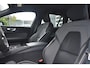 Volvo V60 T6 Plug-in hybrid AWD Plus Dark | Trekhaak | Verwarmbare voorstoelen achterbank en stuurwiel | 360 graden camera | Premium audio by Harman Kardon | Apple carplay/Android auto