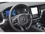 Volvo V60 T6 Plug-in hybrid AWD Plus Dark | Trekhaak | Verwarmbare voorstoelen achterbank en stuurwiel | 360 graden camera | Premium audio by Harman Kardon | Apple carplay/Android auto