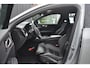 Volvo V60 T6 Plug-in hybrid AWD Plus Dark | Trekhaak | Verwarmbare voorstoelen achterbank en stuurwiel | 360 graden camera | Premium audio by Harman Kardon | Apple carplay/Android auto