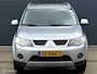 Mitsubishi Outlander 2.4 Intro Edition 2WD - APK TM 01-09-2027 - 2E EIGENAAR - TREKHAAK - ECC - CRUISE CONTROLE - LM VELGEN - DAKRAILS - EL. INKLAPBARE SPIEGELS - NAP - NL AUTO -