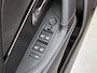 Peugeot e-2008 EV 136pk GT Pack 50 kWh Automaat | Schuif-/kanteldak | Trekhaak | Navigatie | Adaptieve Cruise Control | Camera | Stoelverwarming | Dodehoekdetectie | LED | 18"LMV |