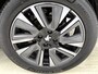 Peugeot e-2008 EV 136pk GT Pack 50 kWh Automaat | Schuif-/kanteldak | Trekhaak | Navigatie | Adaptieve Cruise Control | Camera | Stoelverwarming | Dodehoekdetectie | LED | 18"LMV |