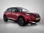 Peugeot e-2008 EV 136pk GT Pack 50 kWh Automaat | Schuif-/kanteldak | Trekhaak | Navigatie | Adaptieve Cruise Control | Camera | Stoelverwarming | Dodehoekdetectie | LED | 18"LMV |