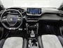 Peugeot e-2008 EV 136pk GT Pack 50 kWh Automaat | Schuif-/kanteldak | Trekhaak | Navigatie | Adaptieve Cruise Control | Camera | Stoelverwarming | Dodehoekdetectie | LED | 18"LMV |