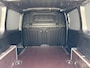 Opel Combo-e Electric L1 50kWh 136pk | ACTIE | 8 jaar garantie | 2-zits | Houten afwerking laadruimte | Multimedia | Draadloze Apple Carplay en Android Auto | Achteruitrijcamera | Parkeersensoren achter | Digital cockpit | Stuurwielbediening | Bestuurdersstoel comfort | Reservewiel en krik | Tweede sleutel met afstandsbediening | van €30.885 voor €24.995 ex. BTW rijklaar
