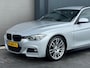 BMW 3-Serie Touring 318i High Executive M-Sport|2018|NAP|Dealer|2x M-pakket|Trekhaak|H&K|Stoelverw.|Elekt. koffer|M pakket|19"LMV