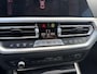 BMW 3-Serie 320i xDrive High Executive Edition | Navigatie | Head-Up Display | DAB | Privacy Glass | Lederen Bekleding |
