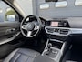 BMW 3-Serie 320i xDrive High Executive Edition | Navigatie | Head-Up Display | DAB | Privacy Glass | Lederen Bekleding |