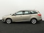 Ford Focus Wagon 1.0 Trend Trend 100PK/74KW Trekhaak, cruise met ASLD, apple carplay/android auto, Parkeersensor achter Een ruime auto die ideaal is voor dagelijks gebruik. Dankzij de ruime kofferbak is er genoeg plek voor bagage en boodschappen. De auto rijdt comfortabel en is voorzien van een zuinige 1.0 ben
