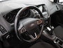 Ford Focus Wagon 1.0 Trend Trend 100PK/74KW Trekhaak, cruise met ASLD, apple carplay/android auto, Parkeersensor achter Een ruime auto die ideaal is voor dagelijks gebruik. Dankzij de ruime kofferbak is er genoeg plek voor bagage en boodschappen. De auto rijdt comfortabel en is voorzien van een zuinige 1.0 ben