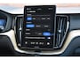 Volvo XC60 T6 350PK Plug-in hybrid AWD Ultra Dark | Luchtvering | Trekhaak | HUD | 360 camera | Panoramadak |