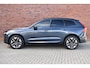 Volvo XC60 T6 350PK Plug-in hybrid AWD Ultra Dark | Luchtvering | Trekhaak | HUD | 360 camera | Panoramadak |