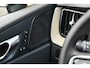 Volvo XC60 T6 350PK Plug-in hybrid AWD Ultra Dark | Luchtvering | Trekhaak | HUD | 360 camera | Panoramadak |