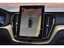 Volvo XC60 T6 350PK Plug-in hybrid AWD Ultra Dark | Luchtvering | Trekhaak | HUD | 360 camera | Panoramadak |