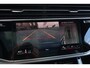 Audi Q7 55 TFSI e Quattro Pro Line S | Facelift | 394pk | Pano | Trekhaak | HUD | 360° | Een bijzonder complete en luxe uitgevoerde Audi Q7 55 TFSI e quattro Pro Line S, uitgevoerd in wit metallic met een stijlvol zwart interieur. Deze krachtige plug-in hybride combineert het ver