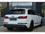 Audi Q7 55 TFSI e Quattro Pro Line S | Facelift | 394pk | Pano | Trekhaak | HUD | 360° | Een bijzonder complete en luxe uitgevoerde Audi Q7 55 TFSI e quattro Pro Line S, uitgevoerd in wit metallic met een stijlvol zwart interieur. Deze krachtige plug-in hybride combineert het ver