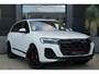 Audi Q7 55 TFSI e Quattro Pro Line S | Facelift | 394pk | Pano | Trekhaak | HUD | 360° | Een bijzonder complete en luxe uitgevoerde Audi Q7 55 TFSI e quattro Pro Line S, uitgevoerd in wit metallic met een stijlvol zwart interieur. Deze krachtige plug-in hybride combineert het ver