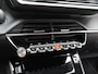 Peugeot 2008 1.2 PureTech Allure Pack Trekhaak | Climate Control | Camera | Parkeersensoren | Apple Carplay/Android Auto | 17" Lichtmetalen Velgen | Navigatie