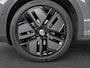 Volkswagen T-Roc 1.5 eTsi 150pk DSG R-Line First Edition · Camera · Wegklapbare Trekhaak · Stoelverwarming · Dodehoek Detectie · Elek. Achterklep · 19'' Inch · Garantie t/m 08-03-2030 of 100.000km