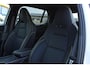 Lynk & Co 01 More | Panoramadak | Infinity Audiosysteem | 360 Graden Parkeercamera | Interieurverlichting | Keyless Entry | Elektrische Achterklep | Elektrisch Verstelbare Stoelen | Adaptieve Cruise Control | Highway Assist | Draadloos Apple CarPlay en Android Auto | Draadloze Telefoonlader