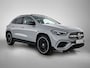 Mercedes-Benz GLA 250 e 140 Year Edition | Plus pakket | Nightpakket | Trekhaak | Panoramaschuifdak | 20” multispaaks lichtmetalen velgen | Warmtewerend, donkergetint glas |