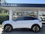 Peugeot E-3008 GT 73 kWh | NIEUW | 16% bijtelling tot € 30.000 | WLTP tot 526km | 160kW snelladen | Schuif-/kanteldak | Stoel- & stuurverwarming | Elektr. achterklep | Adaptieve Cruise Control | Navi