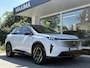 Peugeot E-3008 GT 73 kWh | NIEUW | 16% bijtelling tot € 30.000 | WLTP tot 526km | 160kW snelladen | Schuif-/kanteldak | Stoel- & stuurverwarming | Elektr. achterklep | Adaptieve Cruise Control | Navi
