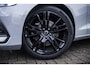 Volvo V60 2.0 B3 Essential Edition | Sport Pack | 19" Black Edition Velgen | Leder | Adaptieve Cruise Control | Stoelverwarming | Park Assist |