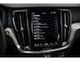 Volvo V60 2.0 B3 Essential Edition | Sport Pack | 19" Black Edition Velgen | Leder | Adaptieve Cruise Control | Stoelverwarming | Park Assist |