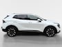 Kia Sportage 1.6 T-GDi Plug-in Hybrid AWD DynamicLine Luxury | Apple Carplay / Android Auto | Navigatiesysteem | Stoel + Stuurverwarming | Elektrisch Verstelbare Bestuurdersstoel | Licht + Regensensor | Parkeersensoren Voor + Achter | Camera Achter | Cruise Control Adaptief | Rijstrooksensor + Correctie | 19"Lichtmetalen Velgen