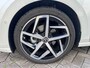 Volkswagen Golf 1.5 eTSI Style - Pano IQ light Massage Memory Carplay ACC