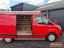 Ford Transit Custom Trend L1H1 - APK maart 2027 - airco - trekhaak - rood - 2.2L diesel - 3 persoons cabine - schuifdeur rechts