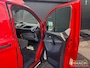 Ford Transit Custom Trend L1H1 - APK maart 2027 - airco - trekhaak - rood - 2.2L diesel - 3 persoons cabine - schuifdeur rechts