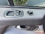 Ford Transit Custom Trend L1H1 - APK maart 2027 - airco - trekhaak - rood - 2.2L diesel - 3 persoons cabine - schuifdeur rechts